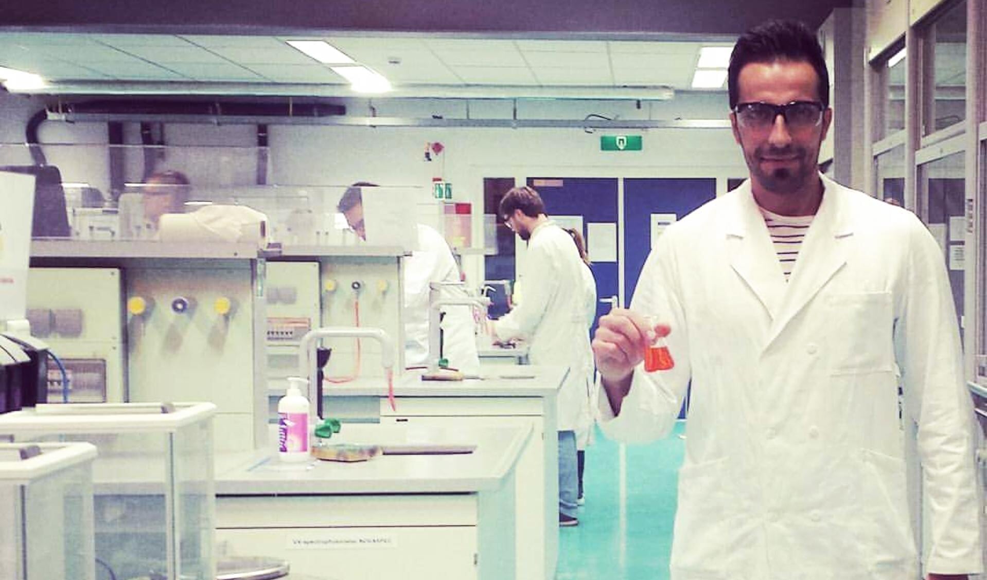 Aref Mohamad studeert biochemie aan de HAN in Nijmegen en werkt daarnaast als tolk. Foto: PR