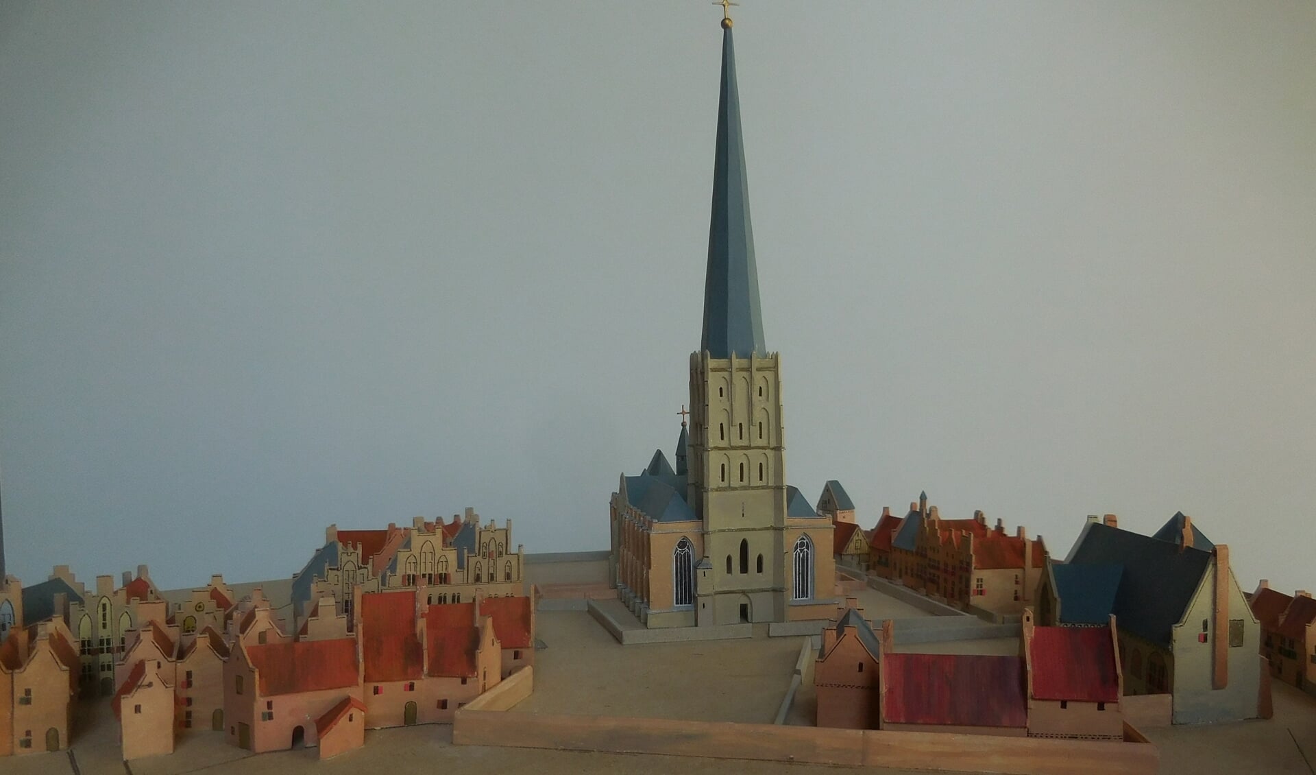 De maquette van de Walburgiskerk en directe omgeving is tot en met 31 oktober te zien in de Copernicustentoonstelling. Foto: PR