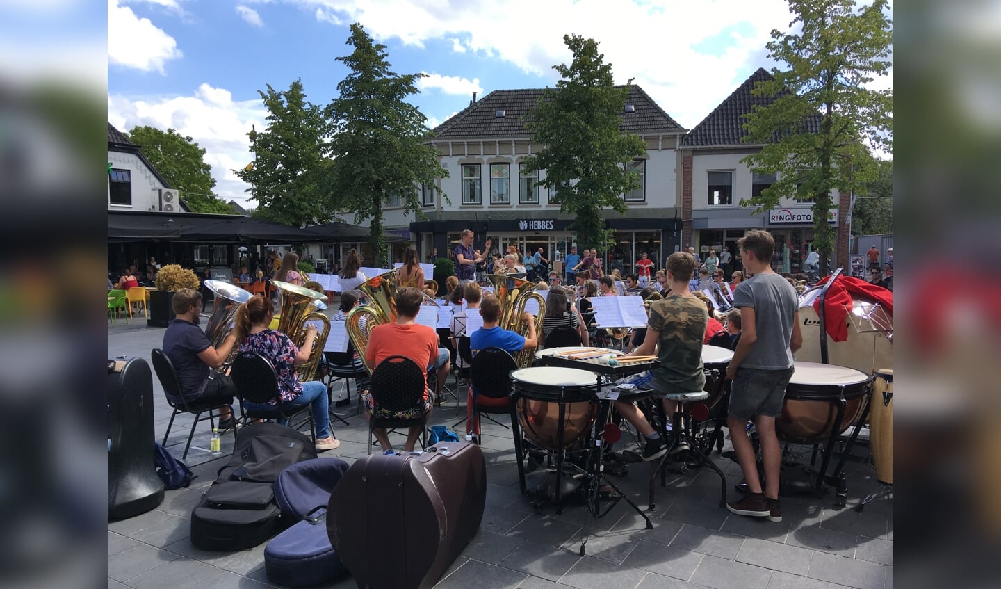 Het Jeugdmuziekkamp op de Lichtenvoordse Markt. Foto: Barbara Pavinati