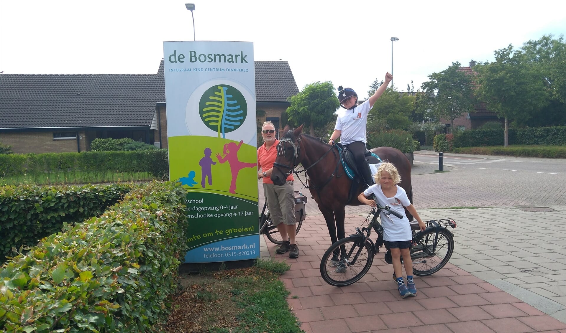 Lotteke en Laila bij De Bosmark. Foto: eigen foto