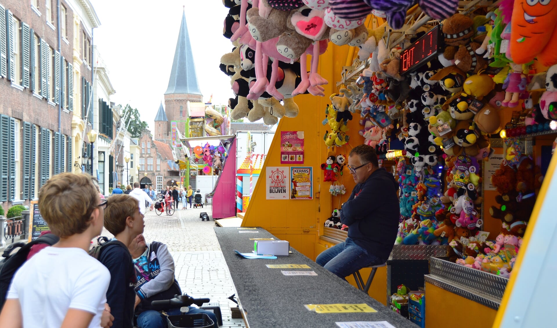 De jaarlijkse kermis in Zutphen staat dit jaar op de Houtwal in plaats van op de markten zoals voorgaande jaren. Foto: Alize Hillebrink