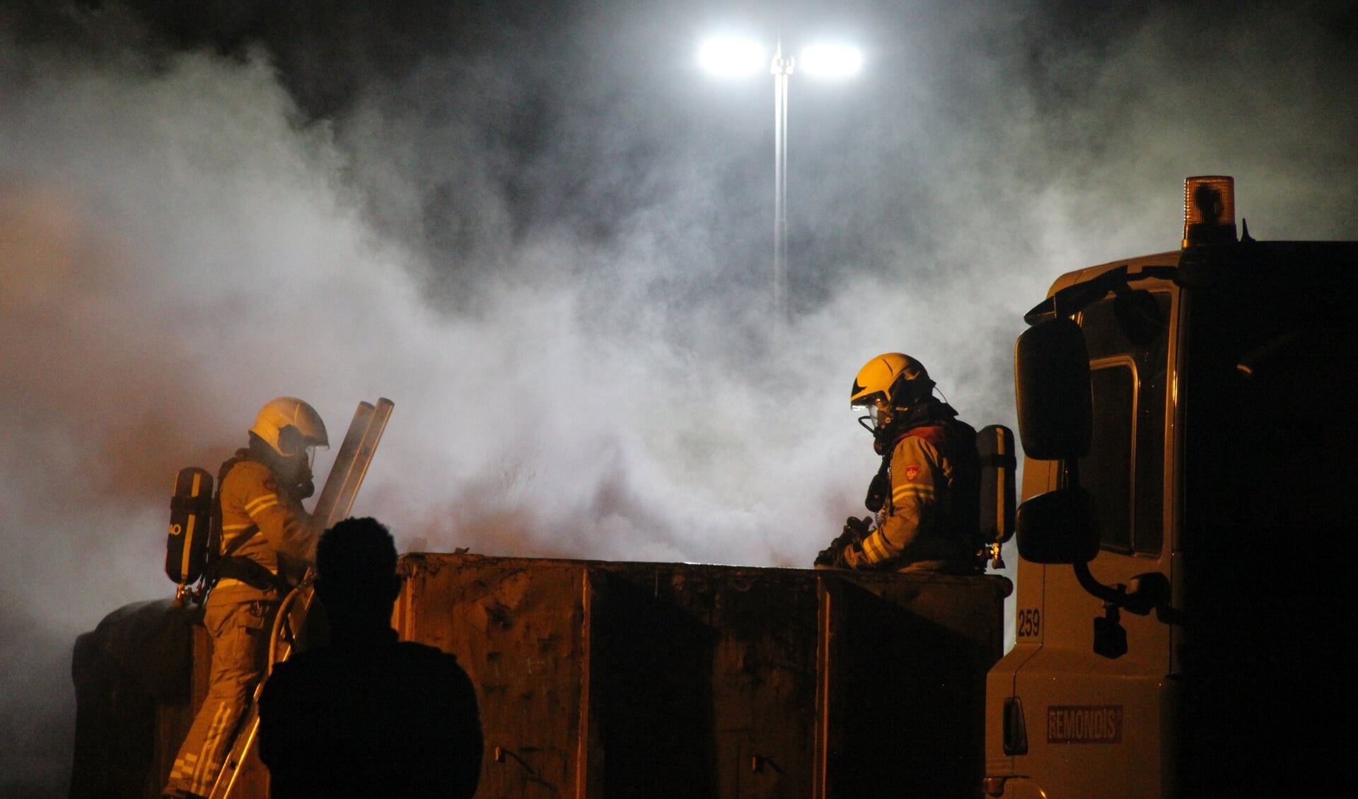 De brandweer had het vuur snel onder controle. Foto: GinoPress B.V.