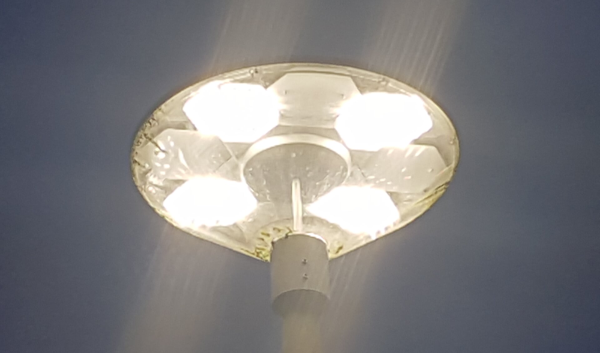 Veel lantaarnpalen in Oost Gelre zijn al voorzien van LED-verlichting. Foto: Kyra Broshuis
