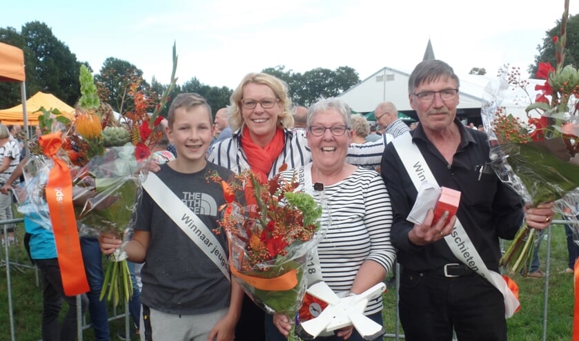 Van links af Rob Beldman, voorzitter Ineke Nijen Es, Aleida Meulenveld en Rinus Bats. Foto: Jan Hendriksen.