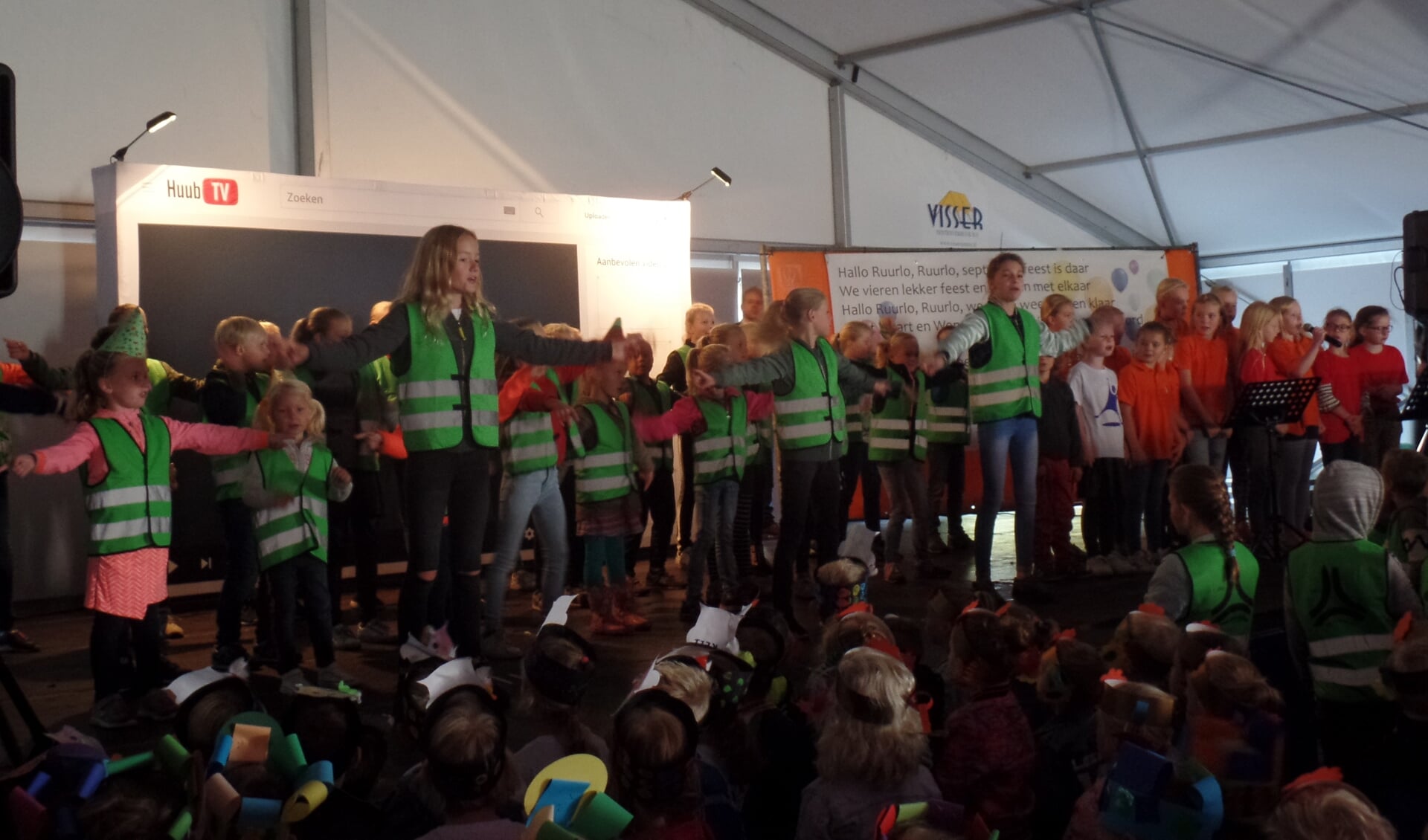 Kinderen van school De Driesprong openden als dansend en zingend de 56ste editie van de Septemberfeesten. Foto: Jan Hendriksen. 