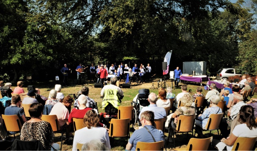 Gezellige drukte in de tuin van de Cederhof. Foto: PR