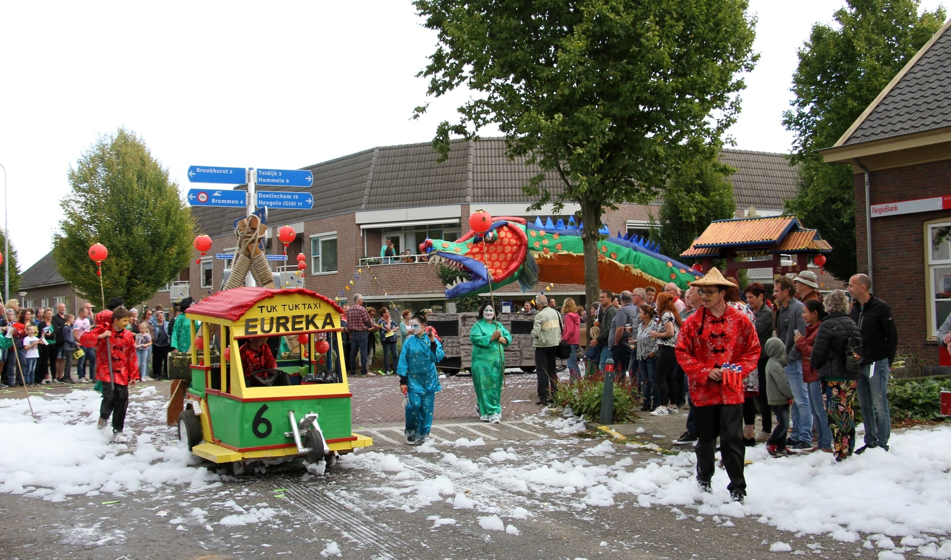 Eureka beeldde het Chinees Nieuwjaar uit met tuktuk en Chinese draak. Foto: Achterhoekfoto.nl/Liesbeth Spaansen
