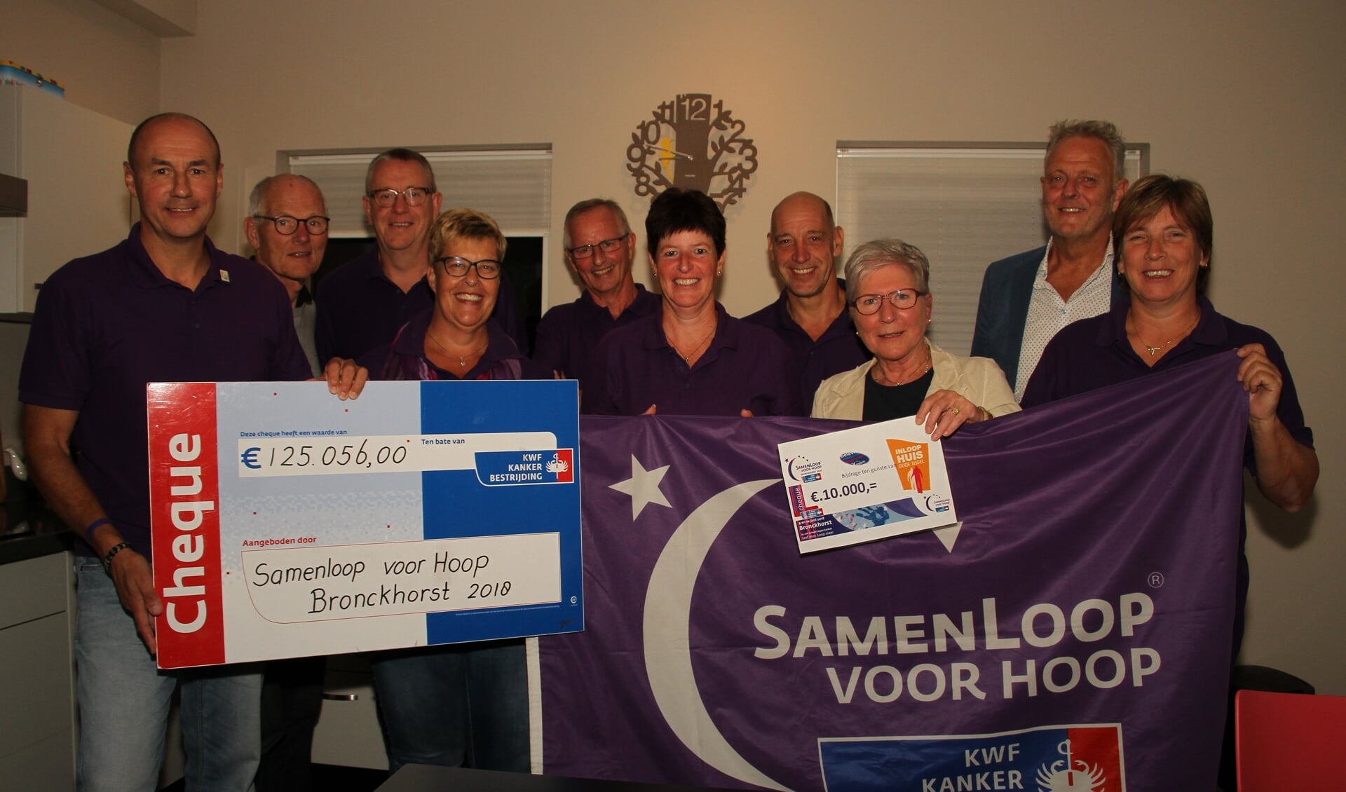 Bestuursleden van SamenLoop voor Hoop Bronckhorst en Inloophuis Oude IJssel bijeen. Foto: Liesbeth Spaansen