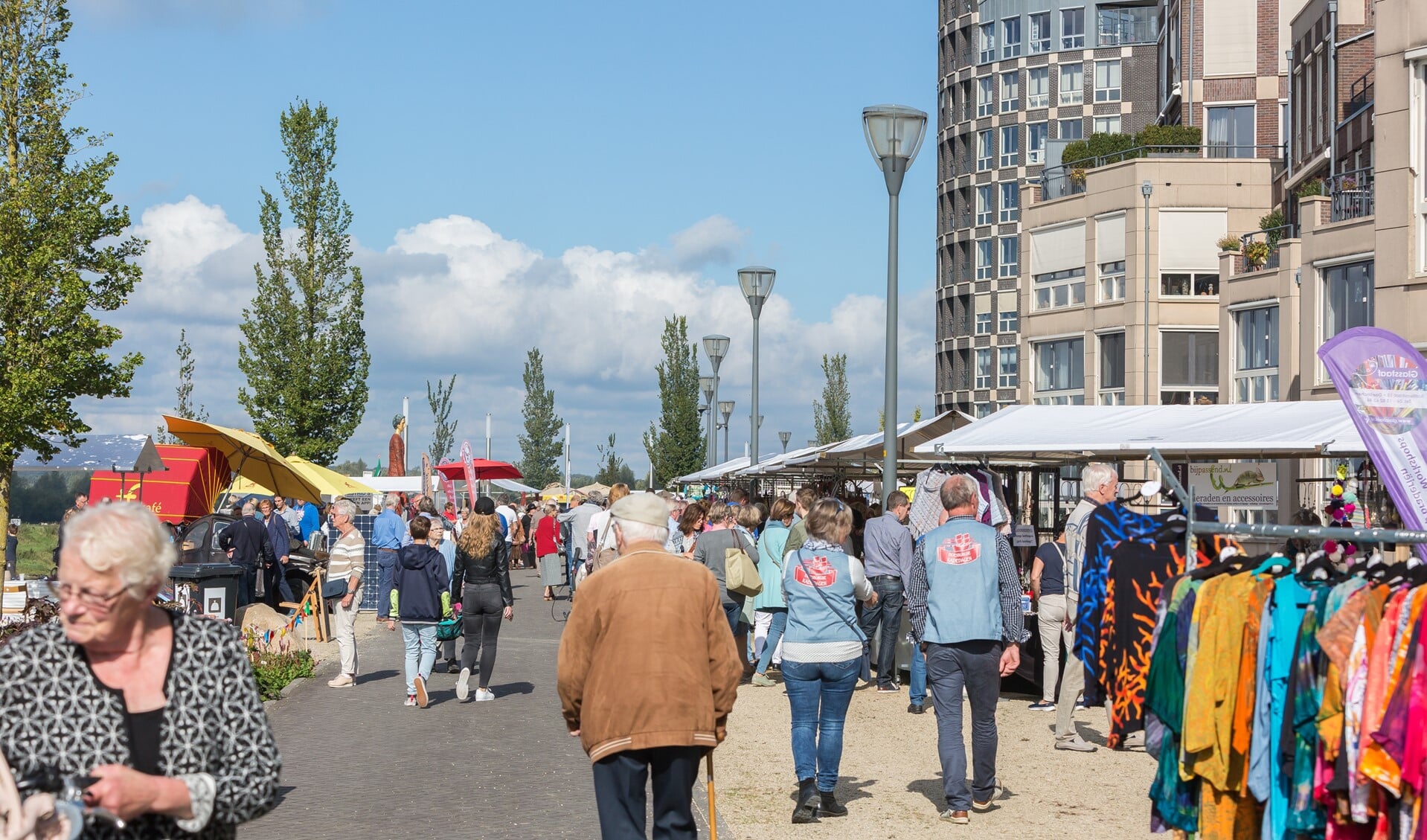 DoesburgseKadedagen biedt circa 100 kramen met streekproducten, kunst en creatieve artikelen. Foto: PR