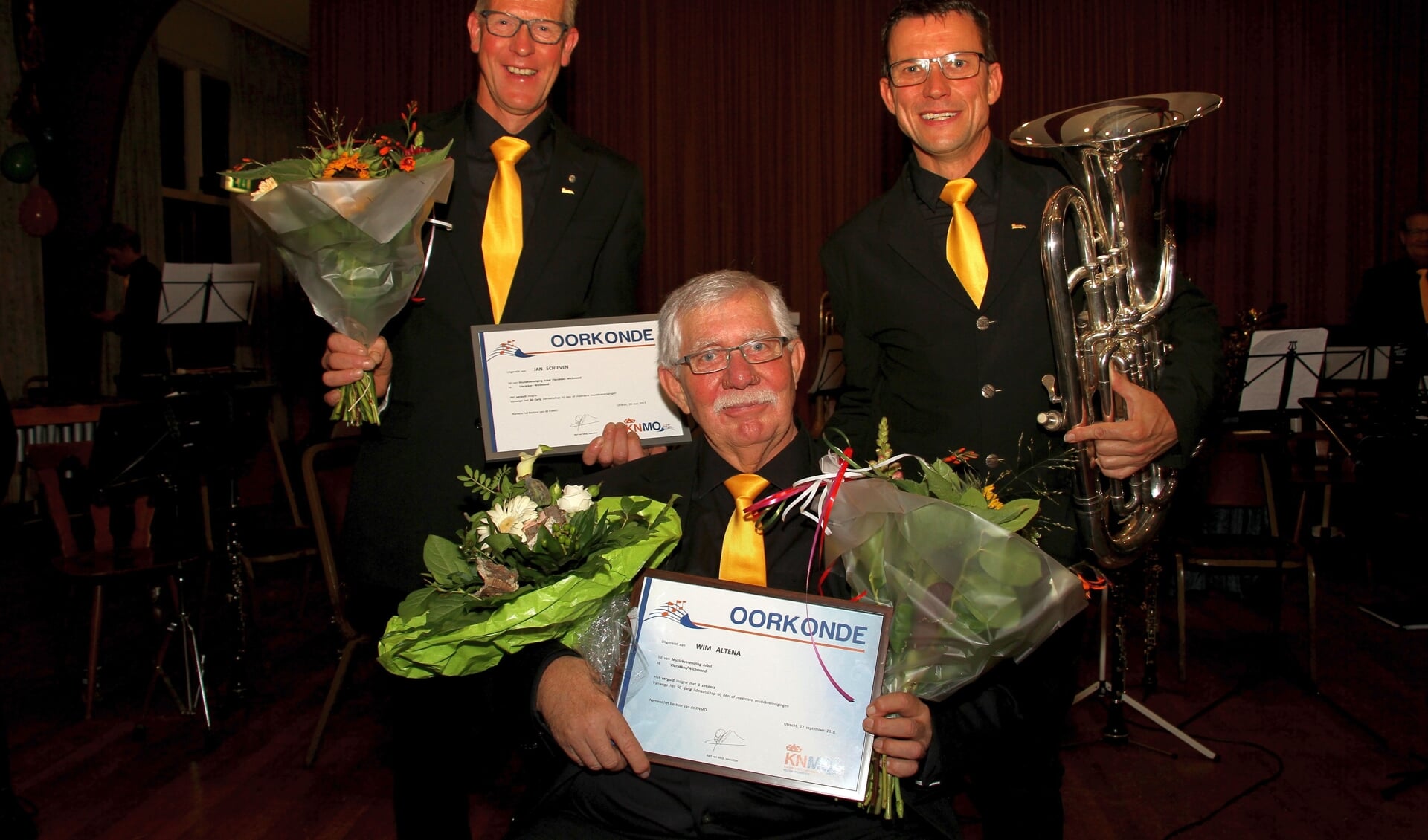 Jubilarissen Jan Schieven, Wim Altena en Frits Klein Teselink werden gehuldigd tijdens 'hun Juballarissenconcert'. Foto: Liesbeth Spaansen