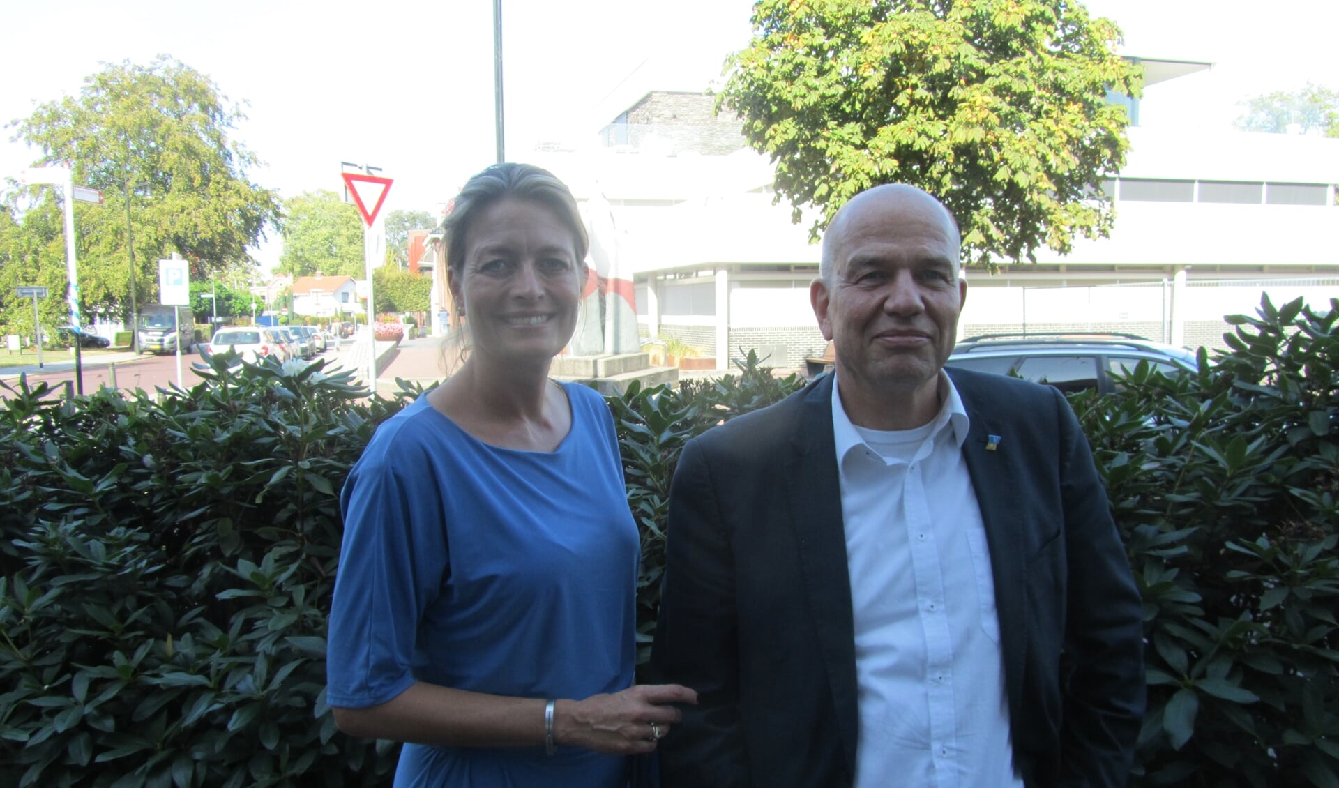 De wethouders Ilse Saris en Wim Aalderink willen armoede in Winterswijk echt aanpakken. Foto: Bernhard Harfsterkamp