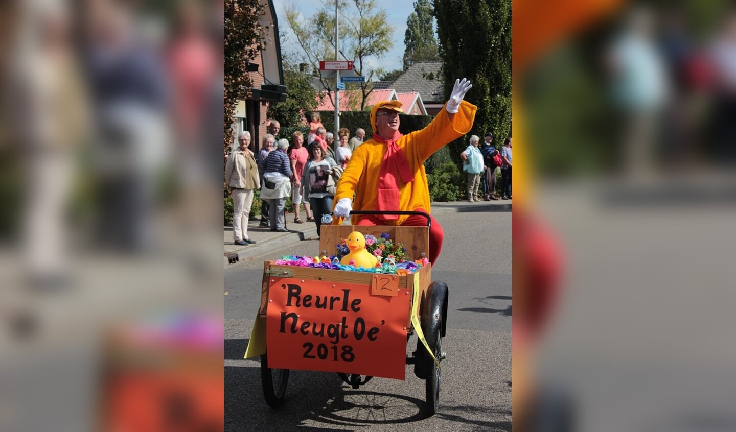 Jan Hendriksen won de categorie fiets of enkeling met 'In m'n eendje'. Foto: Oranjevereniging Ruurlo. 