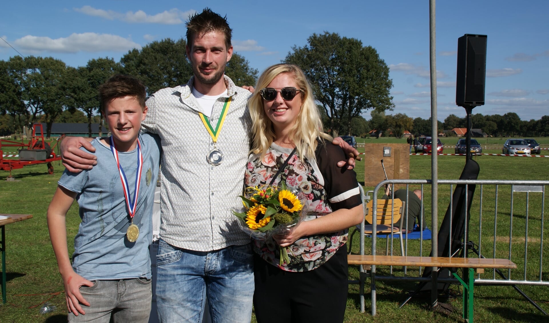 De winnaars van het vogelschieten en vogelgooien: Kristian Baks, Ronald Lusink en Susan van den Burg. Foto: PR. 