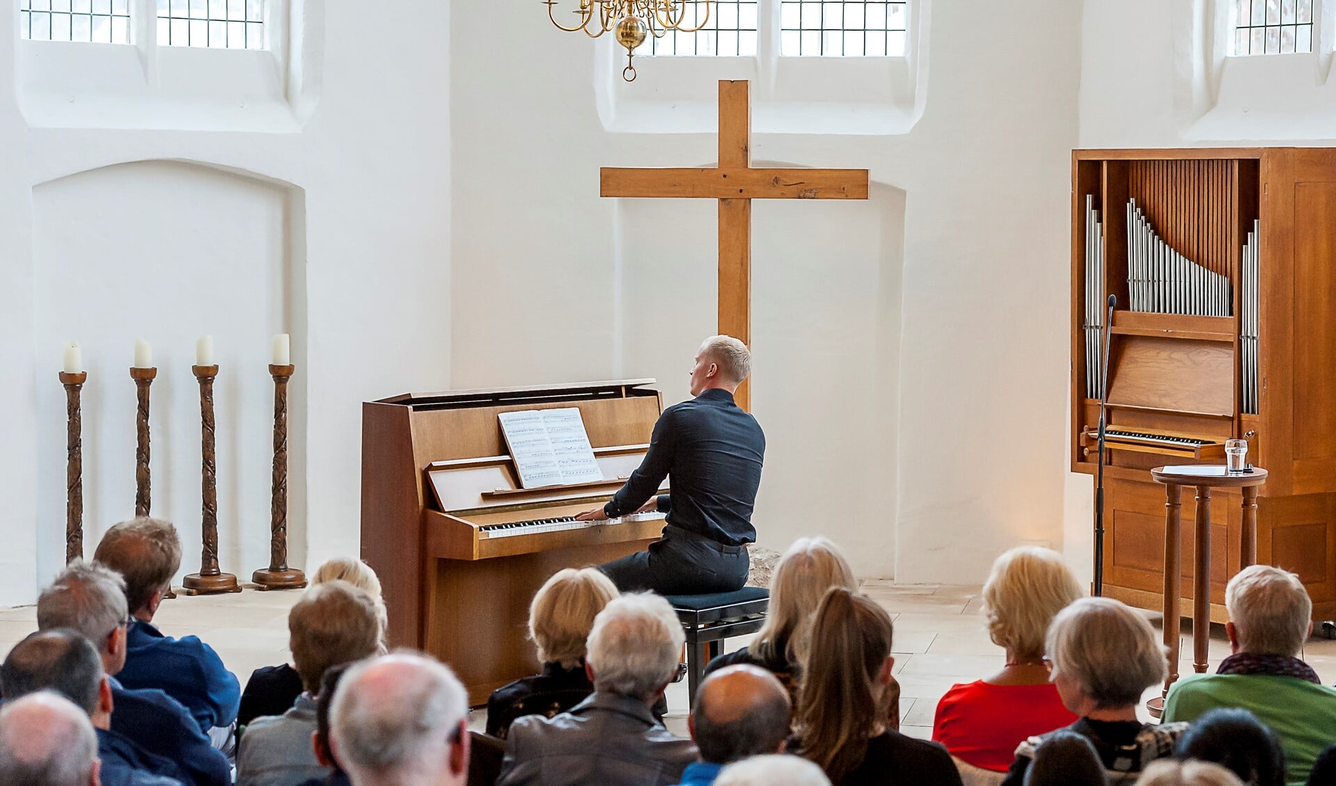 Julian Simmes gaf een pianoconcert in de protestantse kerk in Silvolde. Foto: Henk van Raaij