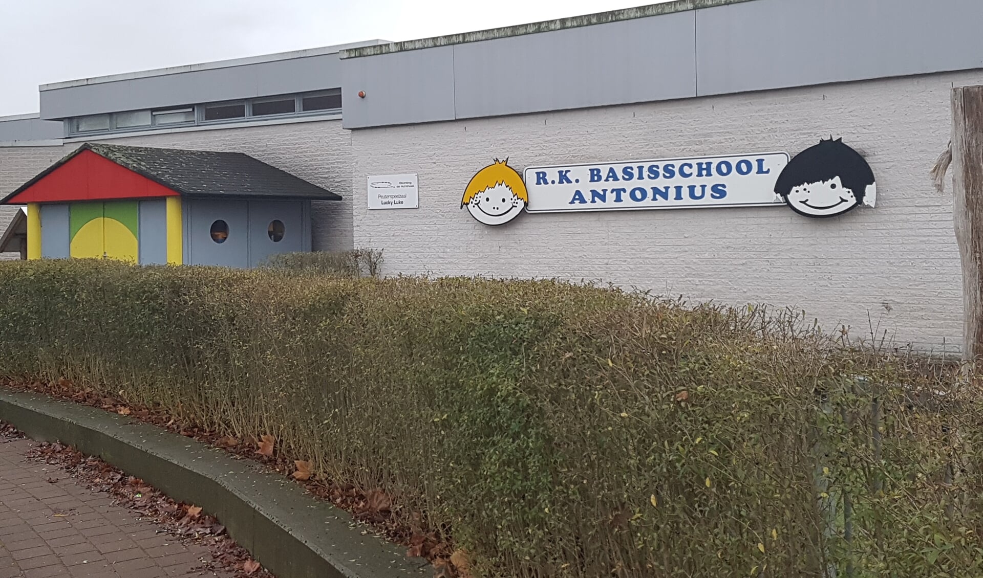 Ook de Antoniusschool Lievelde blijft voorlopig gewoon open. Foto: Kyra Broshuis