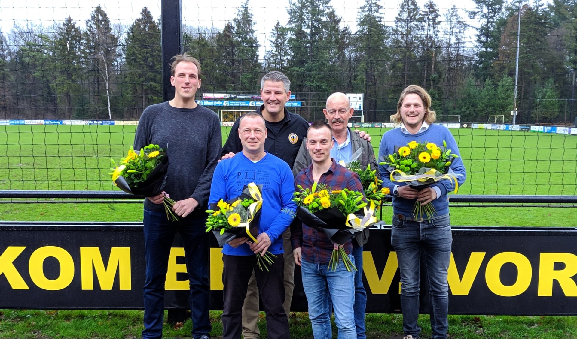 V.l.n.r. (achter) Sven Hendriks, voorzitter Marc van der Linden, Jan Meijer en Tim Vrielink. En (voor) Ronald de Beus en Bas Brunsveld. Foto: PR