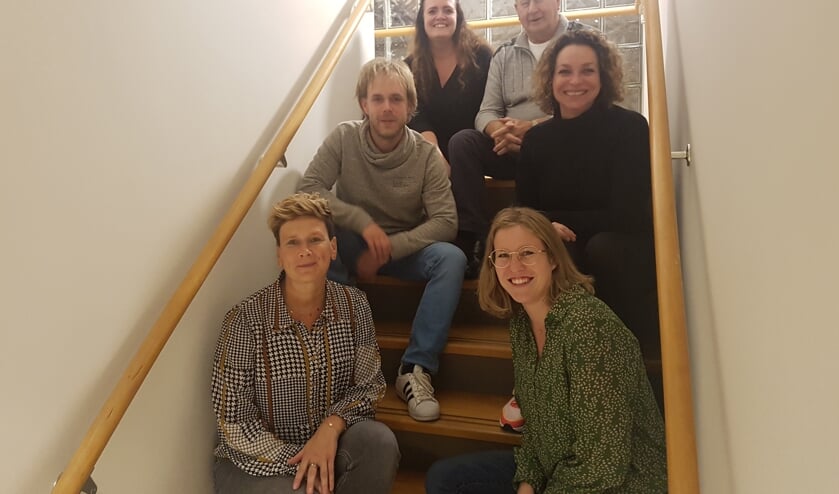 Het team van Prikkelz met links Eline Frank, Talie Wijlens en Martine Altink en rechts Ed van der Vijgh, Thirsa van der Kieft en Mirte Kuenenger.