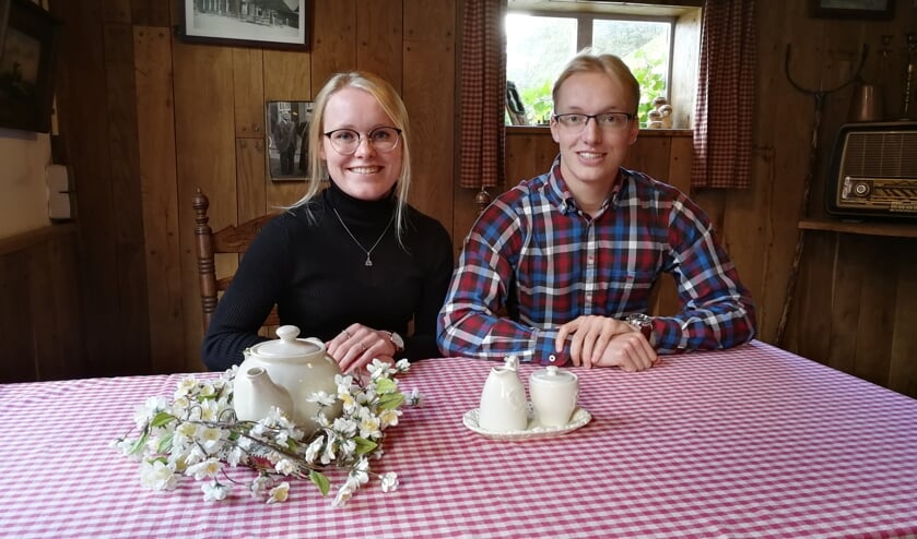Ashley en Kevin Rhebergen in hun Theehuis De Busker. Foto Rob Weeber