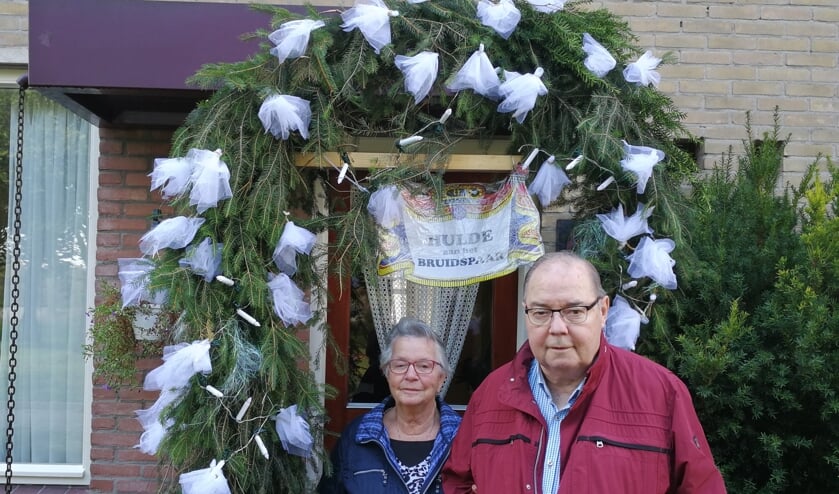 Bruidspaar Jan en Hennie Leuverink. Foto: Rob Weeber