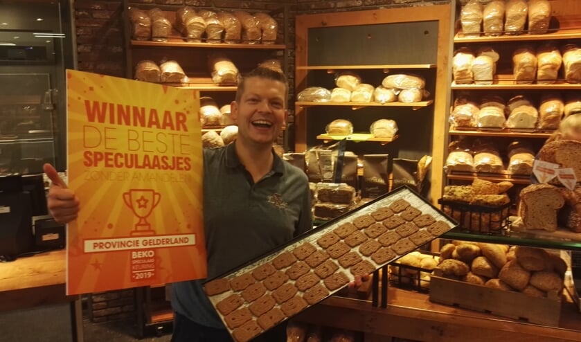 Alfons van Zuijlen met de prijswinnende lekkernij. Foto: PR