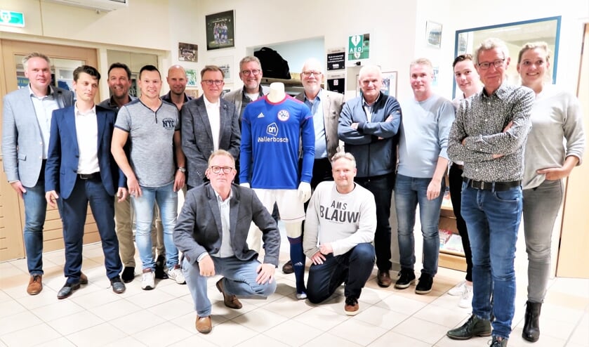 Besturen van Grol en Grolse Boys nadat de fusie een feit is. Foto: Theo Huijskes