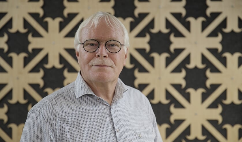 Zutphen - Gerard Huis in `t Veld de bibliotheek in Zutphen. Foto: Patrick van Gemert/Zutphens Persbureau