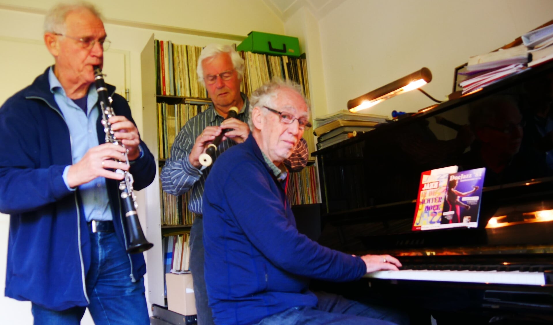 Peter van den Bremen, Henny Dokter en Karel Giltay verbroederd door muziek en klaar om er zondagmiddag een geweldig feest van te maken in Hotel-Bistro De Kruisberg. Foto: Pauline Redlich