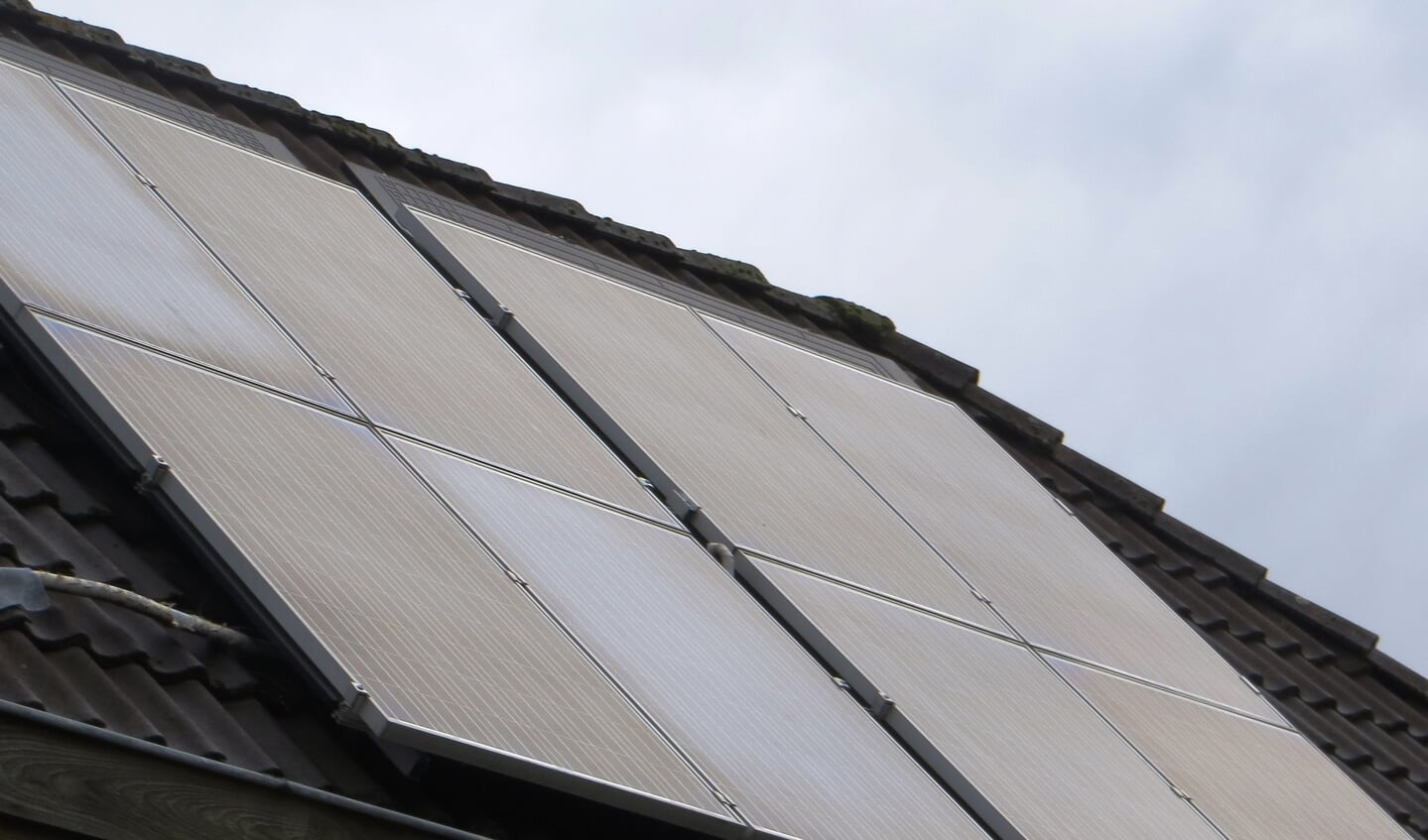 Er moet eerst gekeken worden naar de mogelijkheid van zonnepanelen op daken. Foto: Bernhard Harfsterkamp