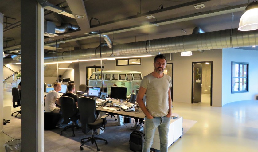 Frans Huetink in zijn kantoor van DTC Media. Foto: Bert Vinkenborg