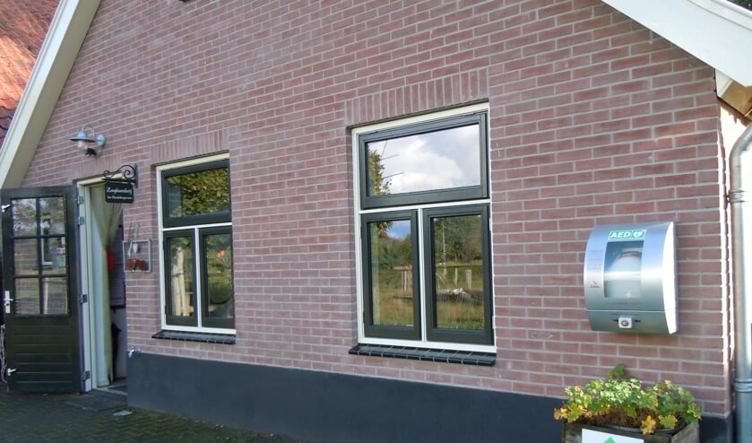 De AED in de buitenkast is 24/7 bereikbaar. Foto: PR