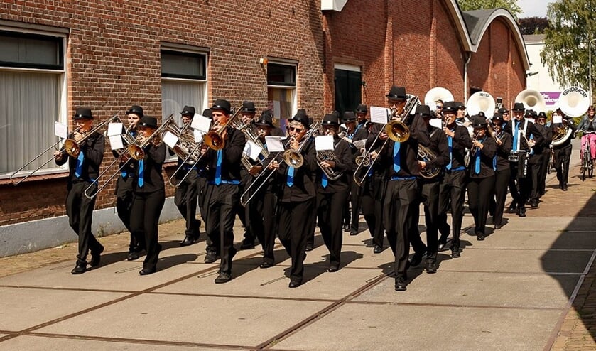 Het fanfare orkest van Eendracht in straatuniform Foto: PR Eendracht