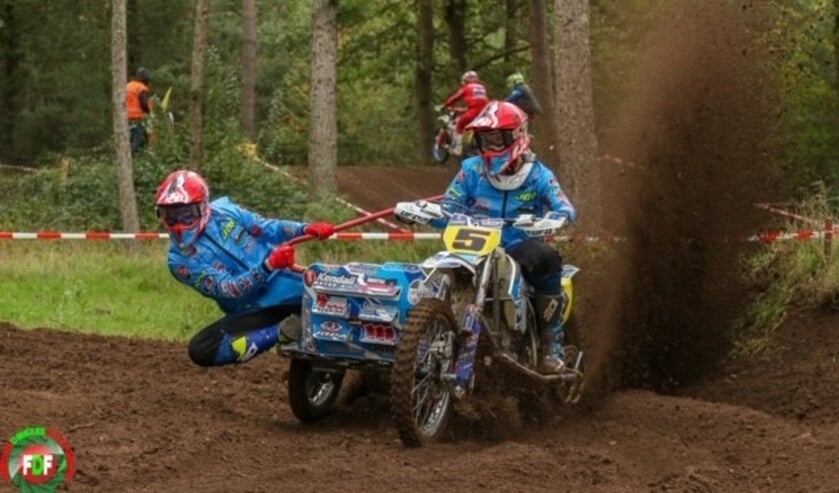 Zijspancrosser Tim Leferink en bakkenist Sam Veldman Nederlands Kampioen 2019. Foto: FDF
