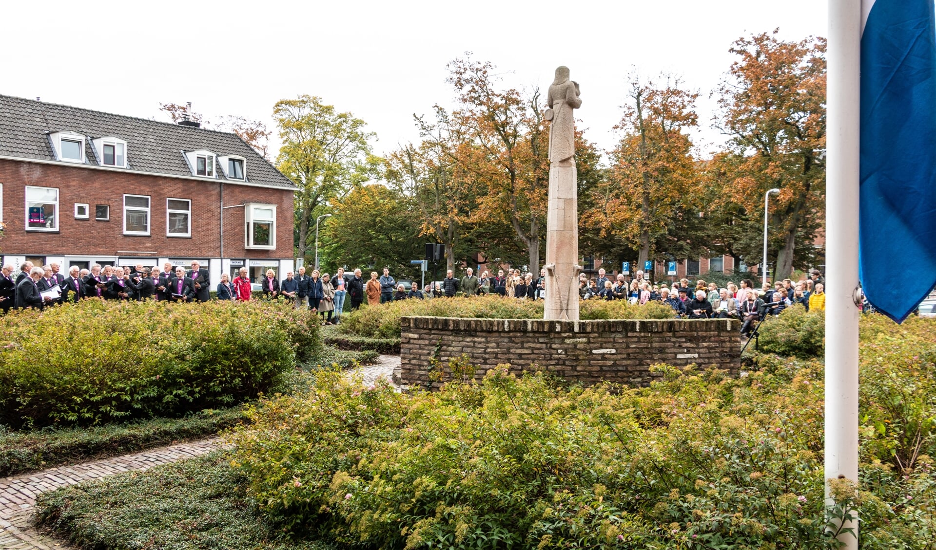 De herdenking van het bombardement van Zutphen bij het Gideonmonument aan de Rozengracht. Foto: Henk Derksen