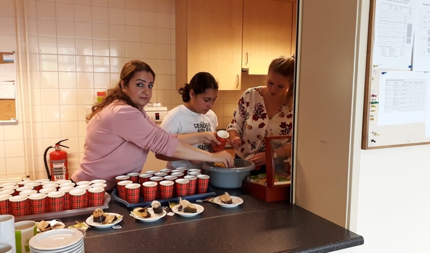 De dames waren maar wat druk met de voorbereiding. Foto: PR