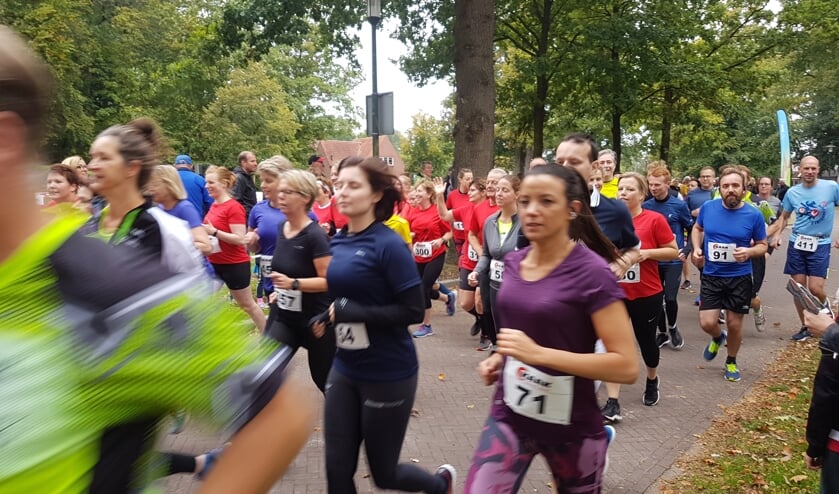 Zo'n 250 lopers gingen van start voor de Kanonsloop 2019. Foto: Mark Ebbers