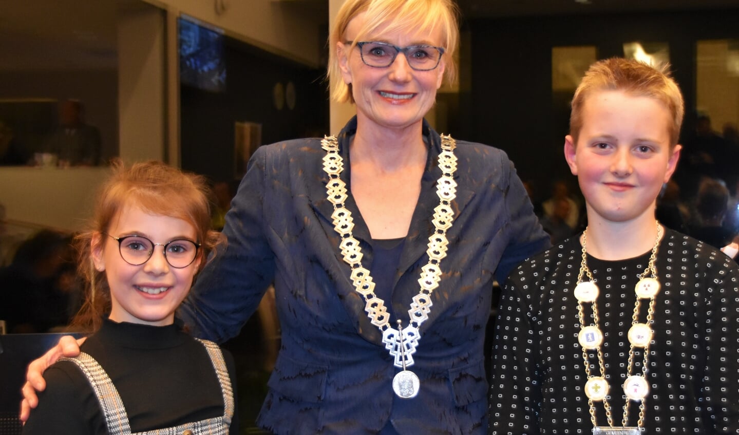 Evi Otten is jeugdburgemeester af. Marianne Besselink werkt het komend jaar samen met Kjeld Kempers uit Zelhem. Foto: Alice Rouwhorst