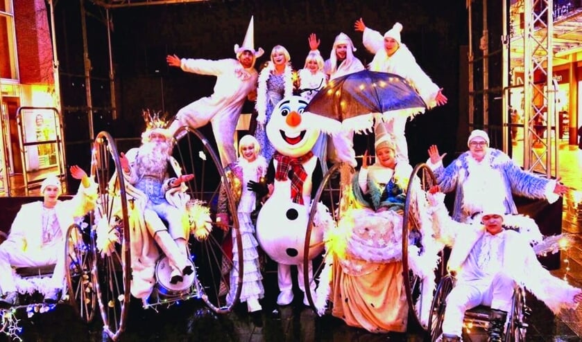 De parade van Koning Winter trekt door de straten. Foto: Line Up Events.