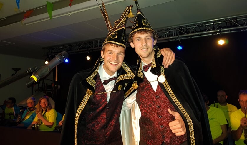 Prins Jelle (links) en Adjudant Pascal, na hun proclamatie.