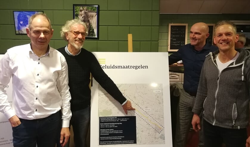 Leden van het burgerinitiatief de slimste weg, van links af Peter Post, Hans Leeflang, Pascal Kok en Rik Walvoort. Foto: Rob Weeber