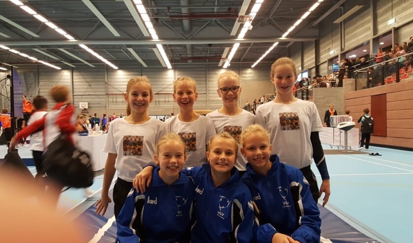 Twee turnteams van VGV Varsseveld naar het NK: (boven) Fleur, Sophie, Evy en Imara en (onder) Jasmijn, Nadé en Karlijn. Foto: Martin Nijkamp