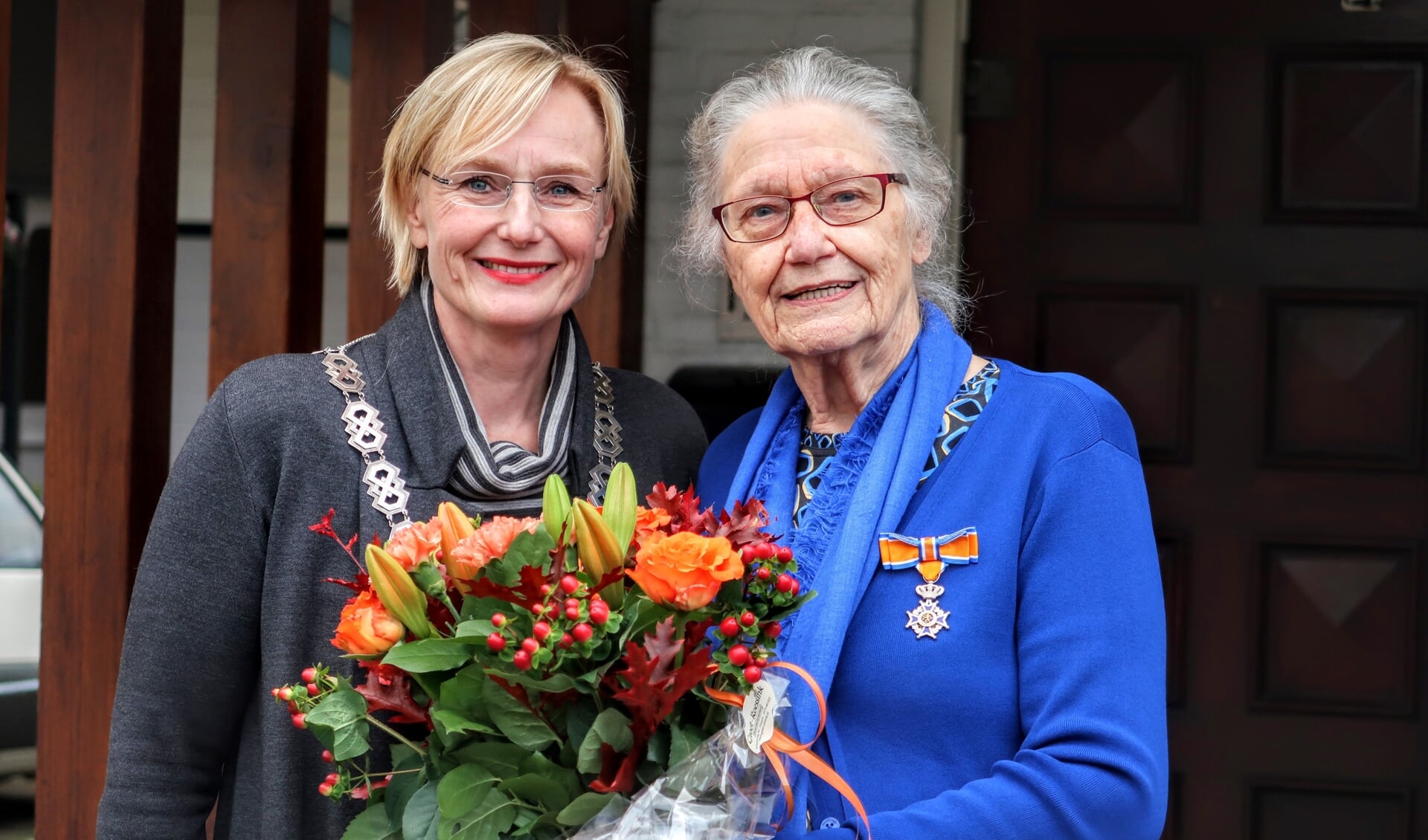Op haar 85ste verjaardag ontving Riet Niesink-Schennink uit Keijenborg woensdagmiddag een koninklijke onderscheiding. Foto: Luuk Stam