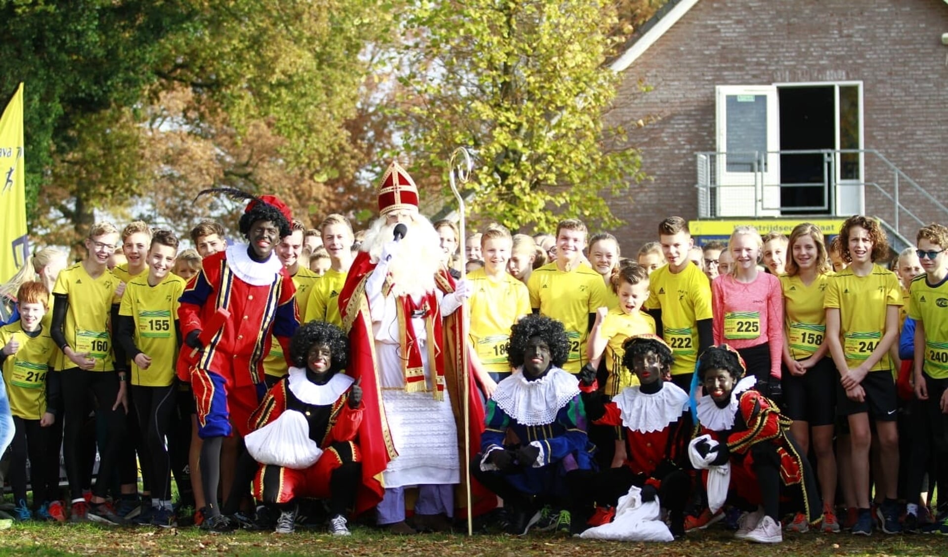 Sineterklaas op bezoek bij de Boekeldercross. Foto: Nathan Posthumus