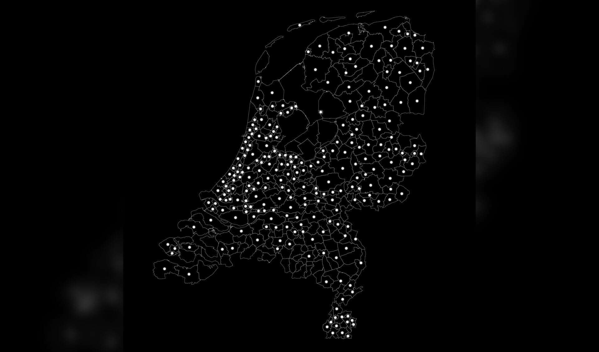Op de afbeelding de kaart van Nederland met alle gemeenten waar Joden, Sinti en Roma zijn gedeporteerd. Hier zullen de tijdelijke monumenten straks te zien zijn. Beeld: Studio Roosegaarde