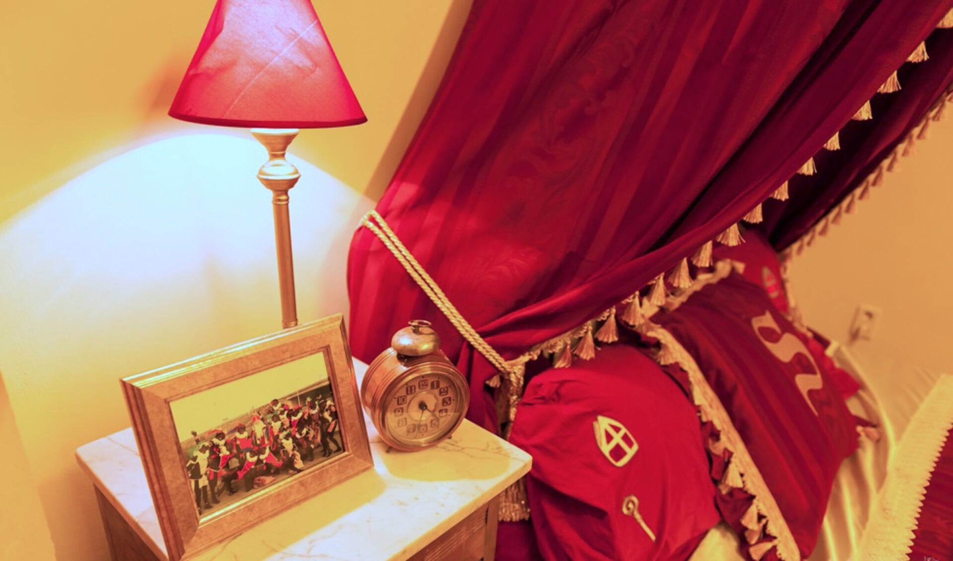 Sinterklaas logeert in een speciaal voor hem ingerichte kamer in de Antoniushove. 