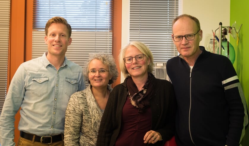 <p>De huisartsen (v.l.n.r.) Jeroen Meinsma, Esther Tanis, Geke de Jong en Ben Albers. Foto: Jeannette Geerlings</p>