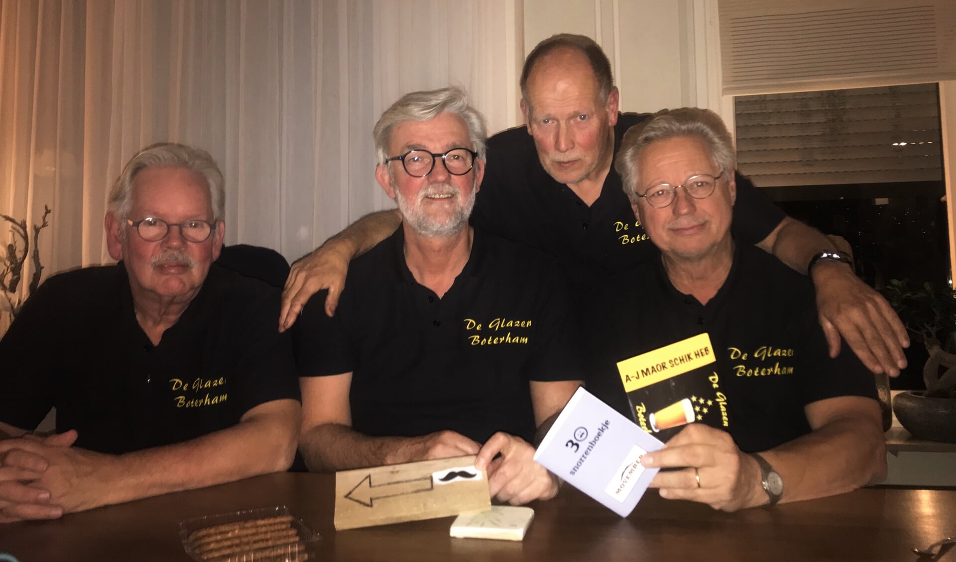 De mannen van De Gazen Boterham met de herkenbare bordjes voor de route. Foto: Eva Schipper