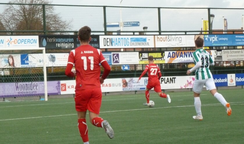 Jardell Kruidbos op weg naar de enige treffer van de wedstrijd. Foto: Andre Wamelink