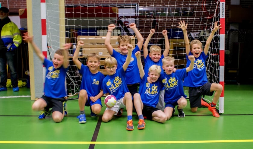 Handbalteam De 8 sterren van basisschool De Leer haalt winst. Foto: SV Quintus