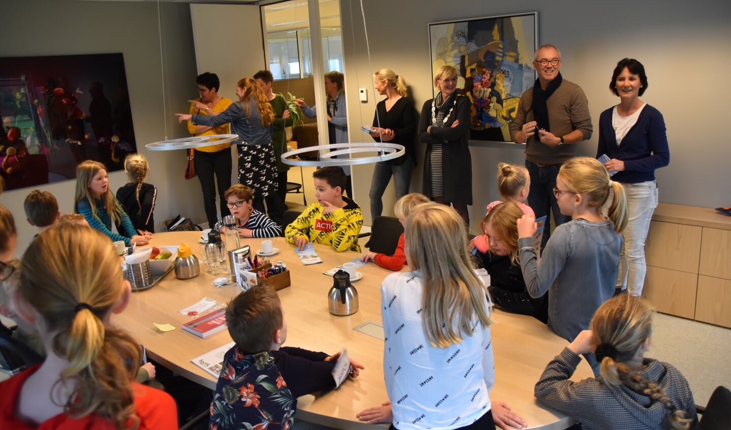 Een kijkje in de werkkamer van de burgemeerster. Hoe leuk is dat? Foto: Alice Rouwhorst