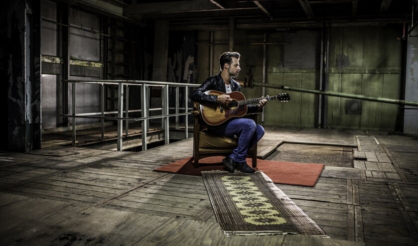 Singer-songwriter Mercy John. Foto: Sander van den Berg